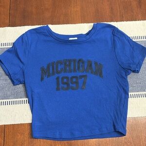 Garage brand cropped t-shirt
size P/S
royal blue